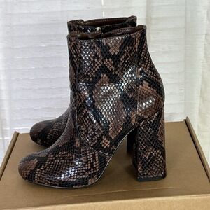 Steve Madden Trix Go-Go Boots Women Size 7 M Chunky Booties Side Zip EUC!